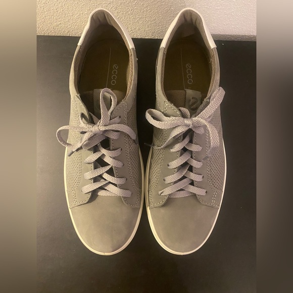 Ecco Gray Suede Sz 42 Sneaker - Picture 3 of 9